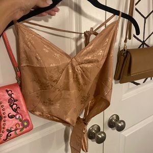 Very beautiful and flattering for women with bigger boobs